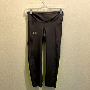 Under Armour women’s Small athletic wear zipper and pocket to side 3/4 length.
